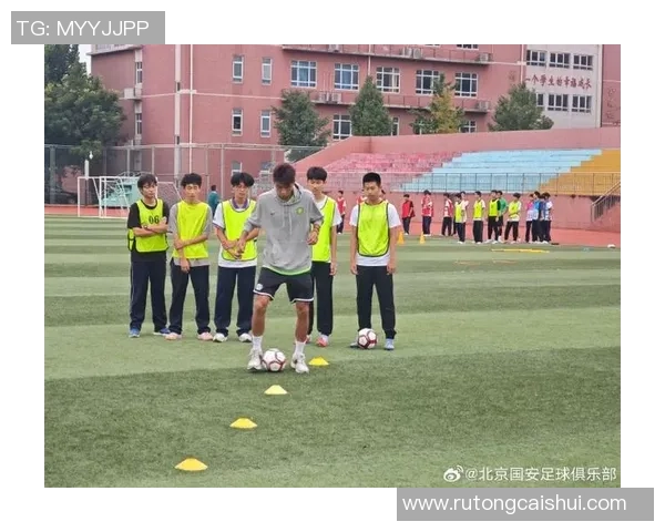 如何成为一名优秀的足球明星助教提升职业技能与发展路径解析