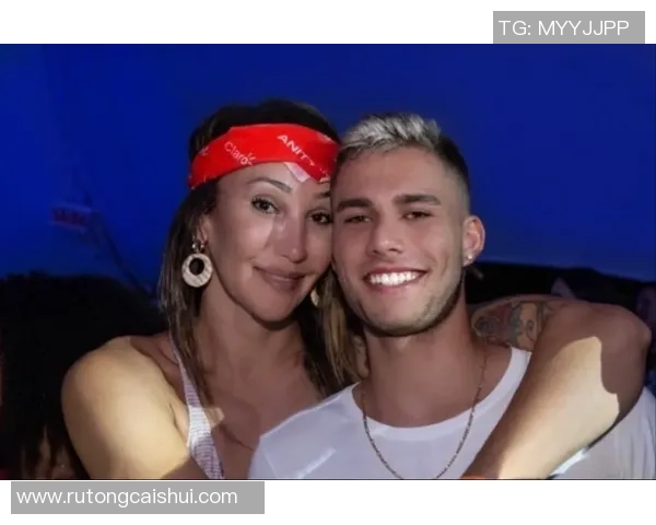 足球明星也会为爱痴狂吗探讨他们的情感生活与花痴行为 足球明星也会为爱痴狂吗探讨他们的情感生活与花痴行为